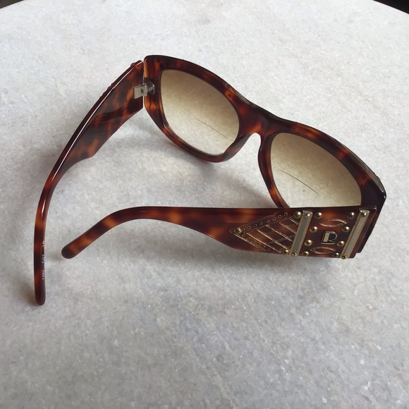 Vintage Tortoise Shell Sunglasses - Picture 3 of 6